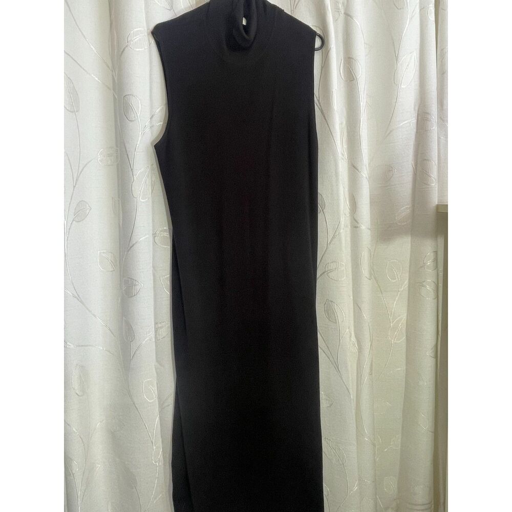Sleeveless maxi dress with a high neckline